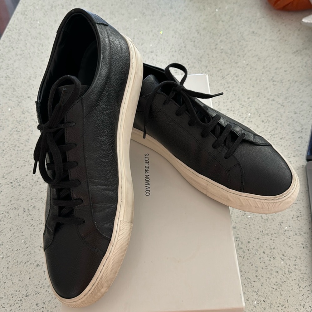 COMMON PROJECTS MENS LEATHER BLACK SNEAKERS
